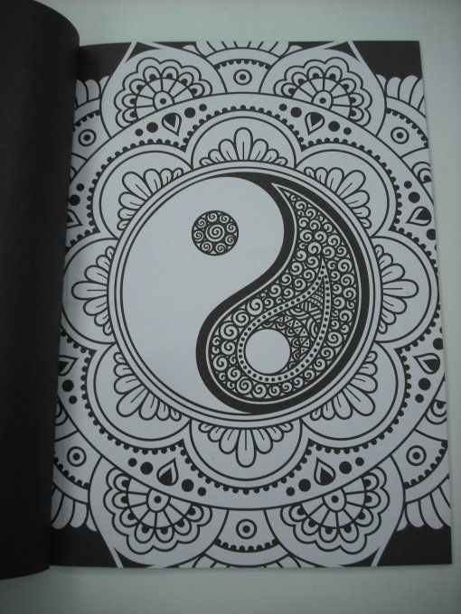 Mandalas, coloriages relaxants sur fond noir