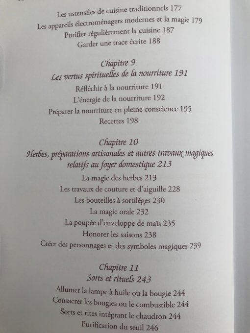 La Sorcière moderne au foyer